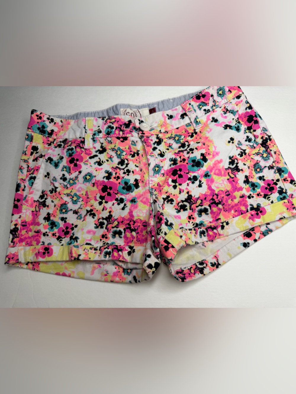 SO White Floral Shorts – Cuffed Edge – Size 3